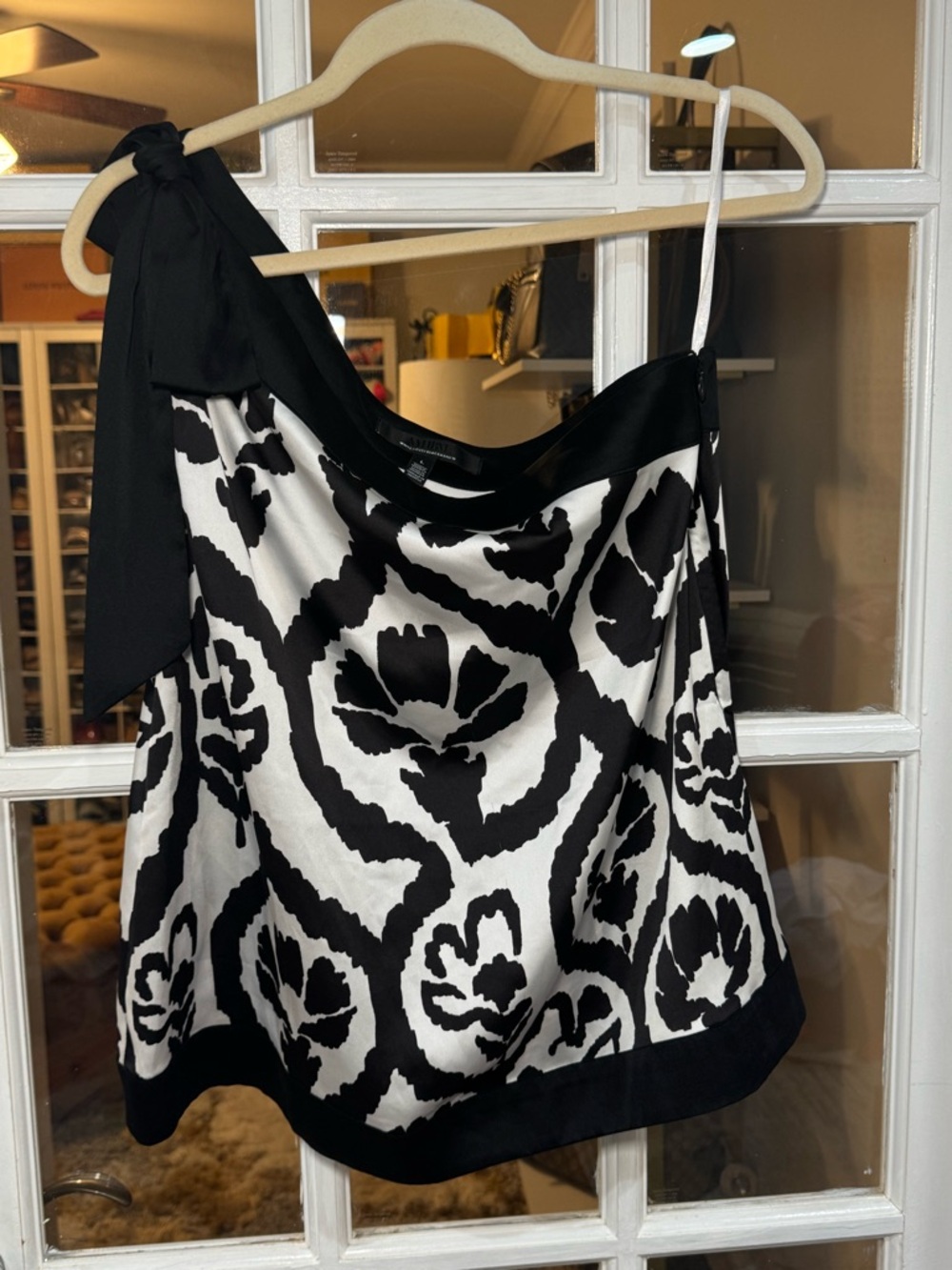 🖤🤍 White House Black Market Black and White One-Shoulder Floral Top Satin - Picture 7 of 9